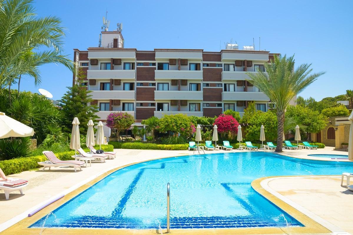 Hotel Pia Bella Kyrenia  Exterior photo